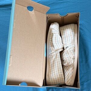 NIB Toms Women’s Cream Plaid Alpargatas with Bow